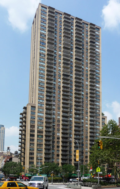 One Lincoln Plaza Apartments